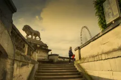 escalera-cerca-de-la-rueda